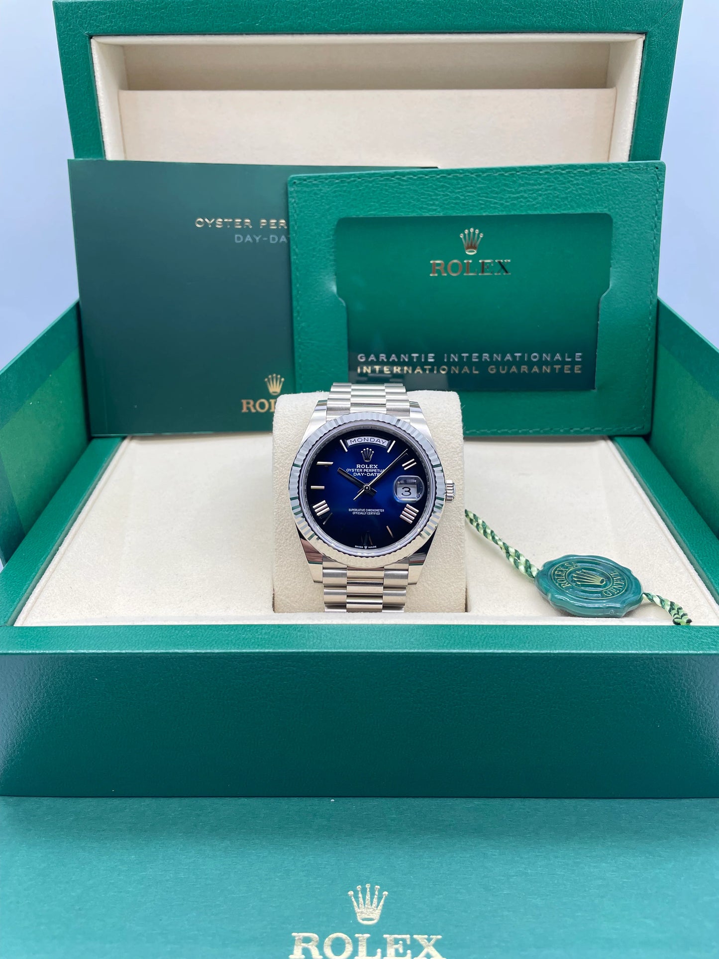 DayDate 40 White Gold Fond Blue